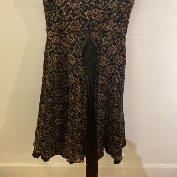 Ballet style - Black and Gold Lace Dress - Picture 5 of 10